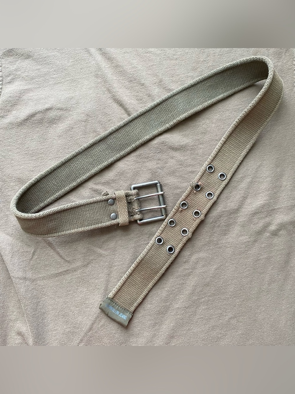 Calvinklein green canvas utility belt with silver buckle and eyelets. Size: 8
